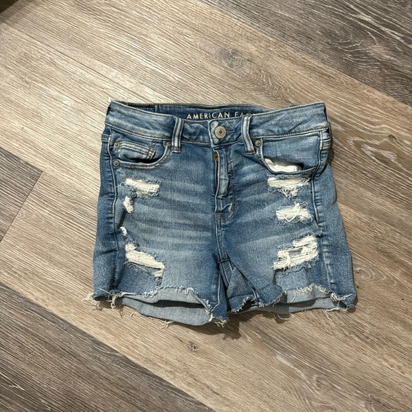 American Eagle distressed light wash blue denim high rise shortie jean shorts 4 - Picture 1 of 8